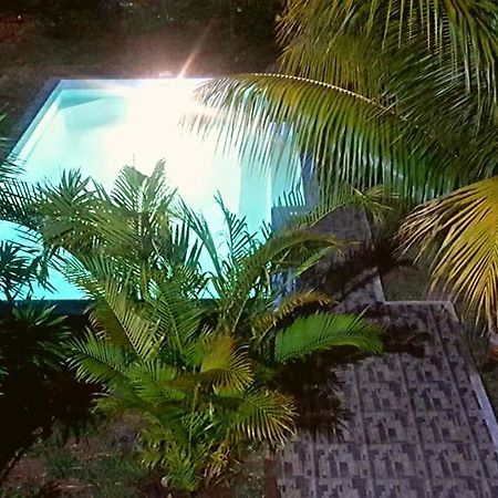 Aux Plaisirs De La Vie Chambre Chez L Habitant Flic en Flac Bagian luar foto