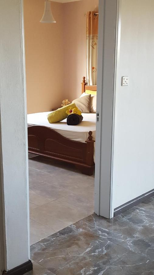 Aux Plaisirs De La Vie Chambre Chez L Habitant Flic en Flac Bagian luar foto