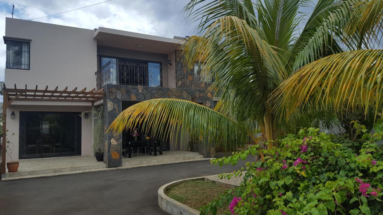Aux Plaisirs De La Vie Chambre Chez L Habitant Flic en Flac Bagian luar foto