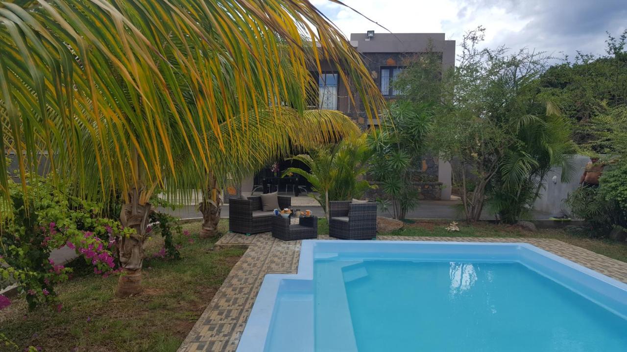 Aux Plaisirs De La Vie Chambre Chez L Habitant Flic en Flac Bagian luar foto